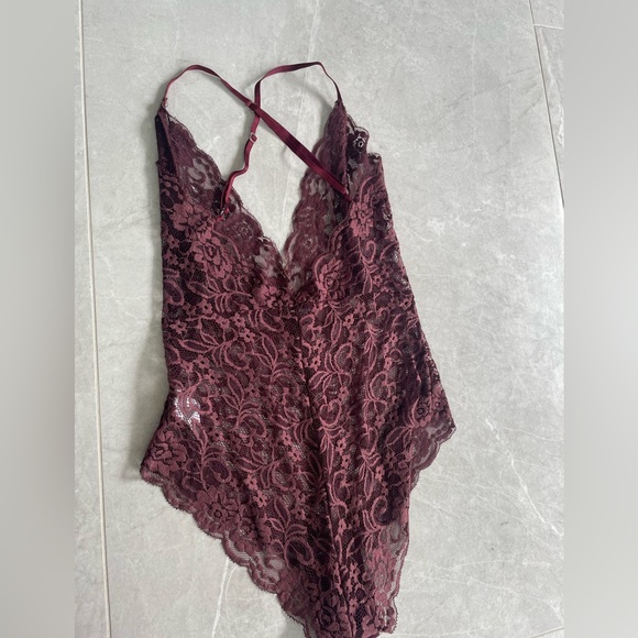 Boohoo Burgundy Lace Bodysuit - Picture 3 of 6
